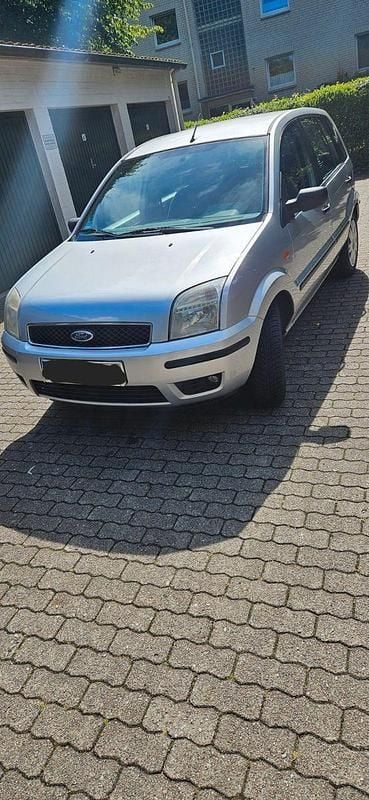 Silber Gebraucht 2003 Ford Fusion Ambiente Kombi | 1.850 € (Fairer Preis) - Bild 1/4