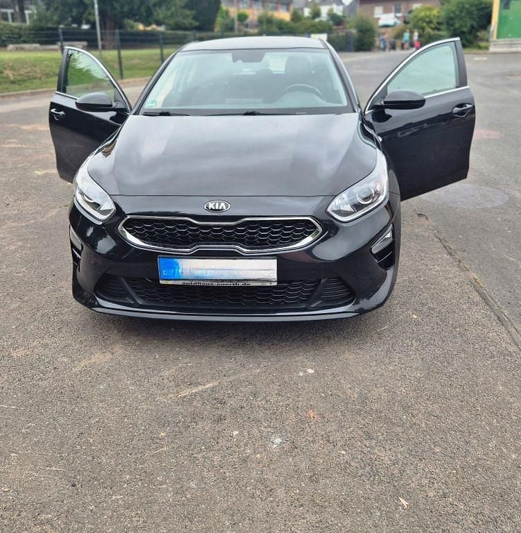 Schwarz Gebraucht 2020 Kia Ceed Vision Limousine | 13.500 € (Superpreis) - Bild 1/4
