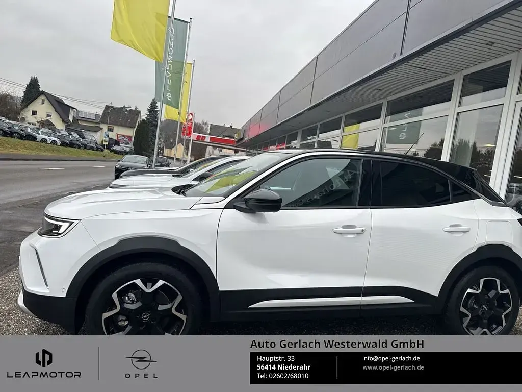 Gebraucht Opel Mokka-e Ultimate 100 kW (136 PS) 2024 Jade weiss/arktis weiss SUV
