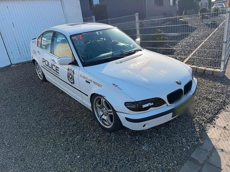 Gebraucht BMW 325 210 PS (154 kW) 2002 Weiß Limousine