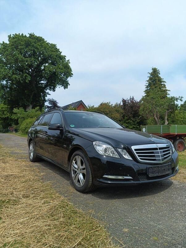 Schwarz Gebraucht 2012 Mercedes E220 Elegance Kombi | 8.600 € (Superpreis) - Bild 1/4