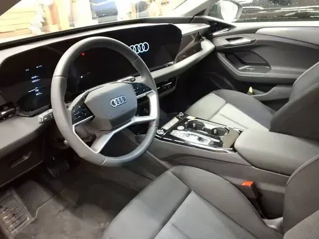 Gebraucht Audi A6 e-tron Ambiente 210 kW (286 PS) 2025 Mythosschwarz metallic Kombi