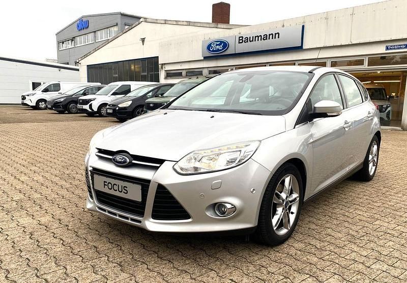 Silber Gebraucht 2014 Ford Focus Titanium Limousine | 10.550 € (Teuer) - Bild 1/4