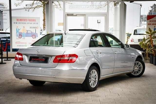 Gebraucht Mercedes E220 Elegance 170 PS (125 kW) 2010 Silber (iridiumsilber) Limousine