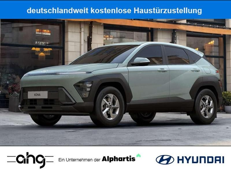 Grün (mirage green) Neu 2025 Hyundai Kona Select SUV | 20.842 € (Superpreis) - Bild 1/4