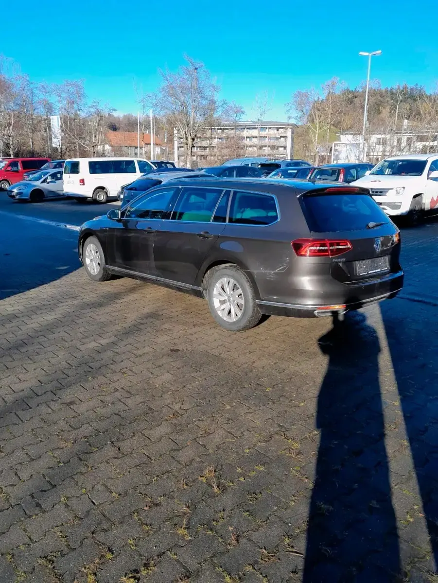 Gebraucht VW Passat 190 PS (139 kW) 2018 Braun Kombi