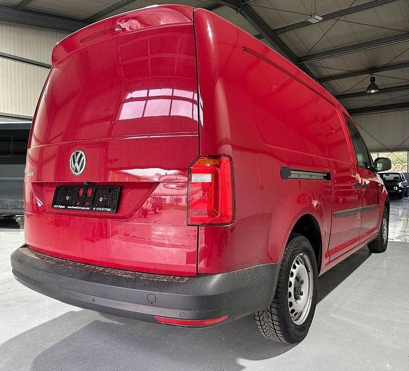 Używany VW Caddy Maxi 102 KM (75 kW) 2020 Czerwony Minivan