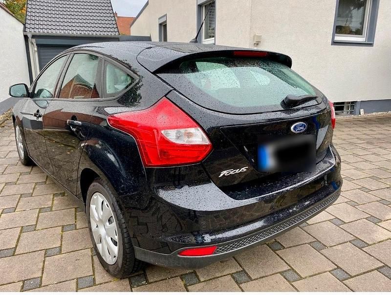 Second-hand Ford Focus 120 CP (88 kW) 2011 Negru Hatchback