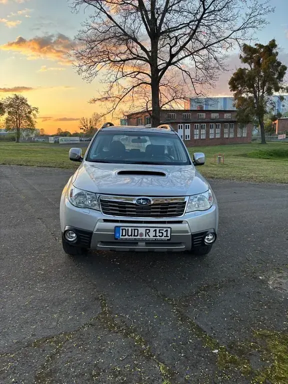 Gebraucht Subaru Forester Exclusive+ 147 PS (108 kW) 2011 Silber SUV