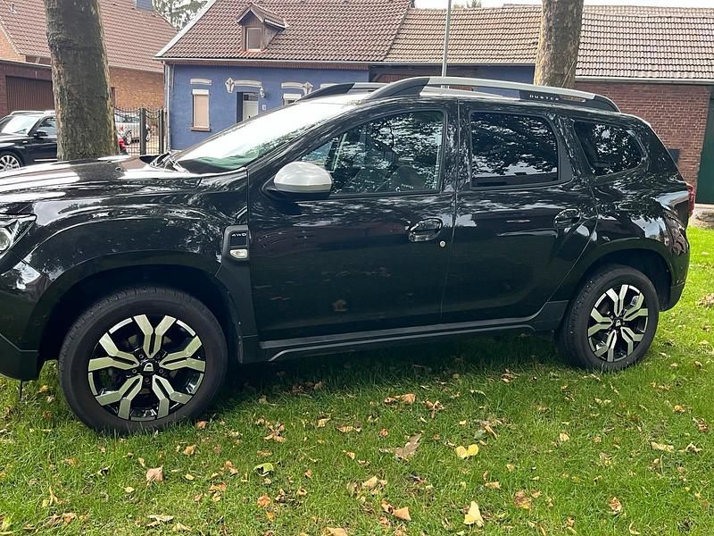 Schwarz Gebraucht 2022 Dacia Duster SUV | 16.500 € (Guter Preis) - Bild 1/4