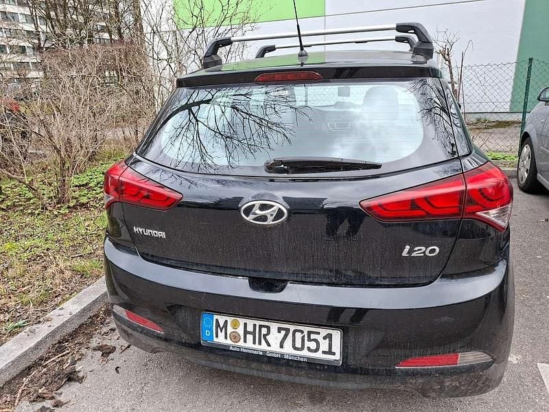 Gebraucht Hyundai i20 86 PS (63 kW) 2016 Schwarz Limousine