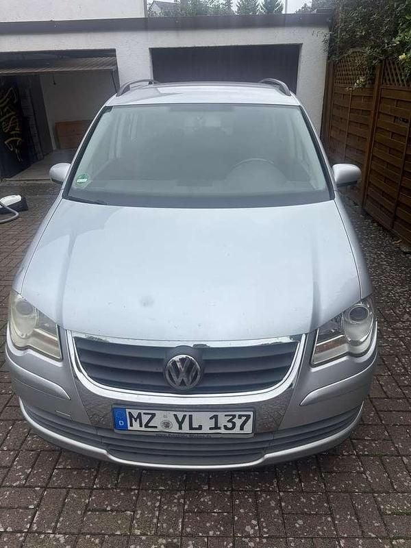 Grau Gebraucht 2006 VW Touran Trendline Van / Kleinbus | 2.490 € (Fairer Preis) - Bild 1/4