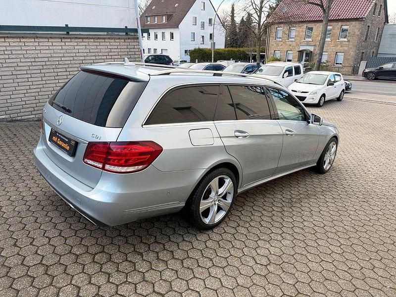 Gebraucht Mercedes E220 170 PS (125 kW) 2013 Diamantsilber Kombi
