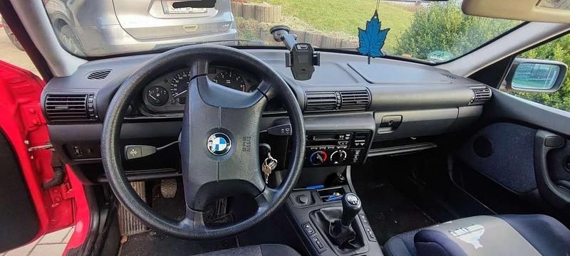 Gebraucht BMW 316 105 PS (77 kW) 1999 Rot Limousine