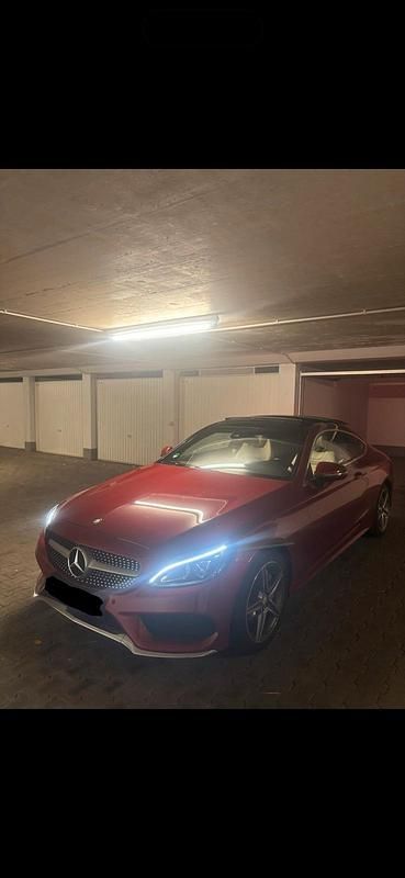 Rot Gebraucht 2016 Mercedes 200 AMG line Coupé | 25.000 € (Fairer Preis) - Bild 1/4
