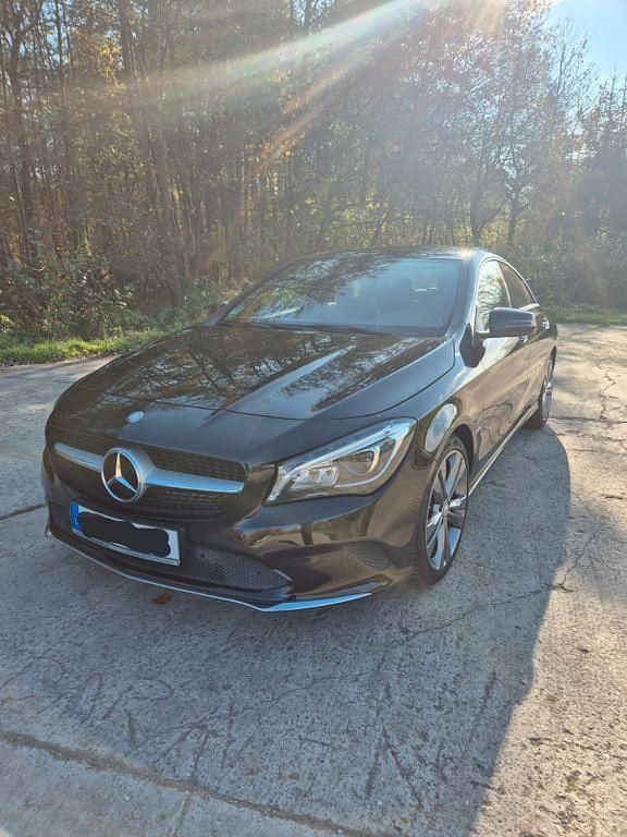 Gebraucht Mercedes CLA180 122 PS (89 kW) 2016 Schwarz Limousine