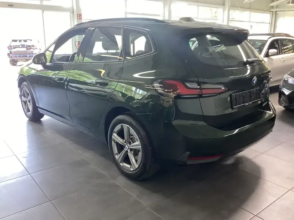 Gebraucht BMW 220 Active Tourer Luxury Line 170 PS (125 kW) 2025 Gruen Van / Kleinbus