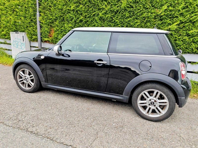 Gebraucht Mini Cooper D 111 PS (81 kW) 2011 Schwarz Kleinwagen