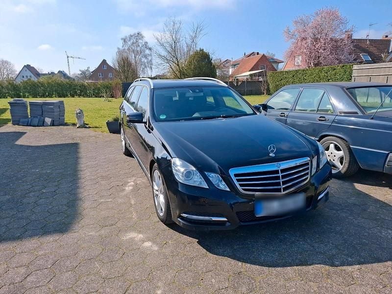 Gebraucht Mercedes E220 170 PS (125 kW) 2012 Schwarz Kombi