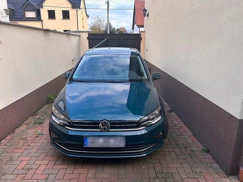 Grün Gebraucht 2018 VW Golf Sportsvan Van / Kleinbus | 21.000 € - Bild 1/4