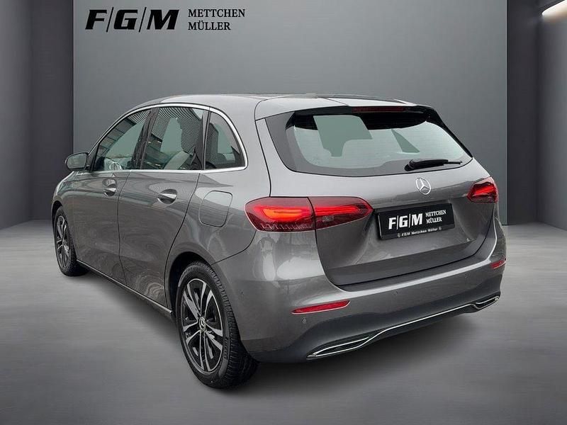 Gebraucht Mercedes B200 Progressive 163 PS (119 kW) 2025 Metalliclack mountaingrau Van / Kleinbus