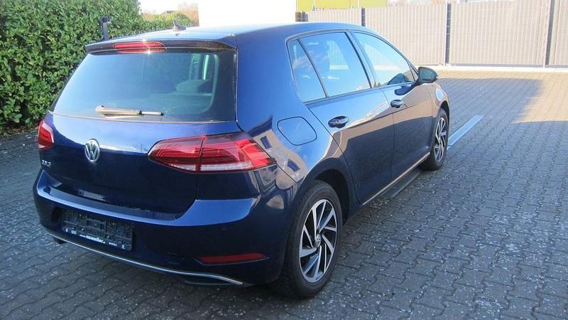 Gebraucht VW Golf VII Join 86 PS (63 kW) 2018 Blau Limousine