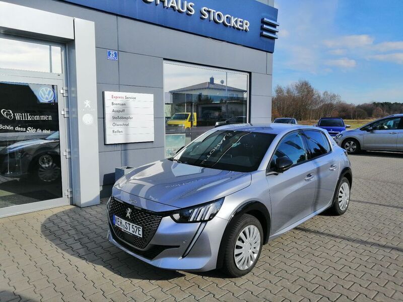 Grau Gebraucht 2023 Peugeot e-208 GT Kleinwagen | 19.900 € (Fairer Preis) - Bild 1/4