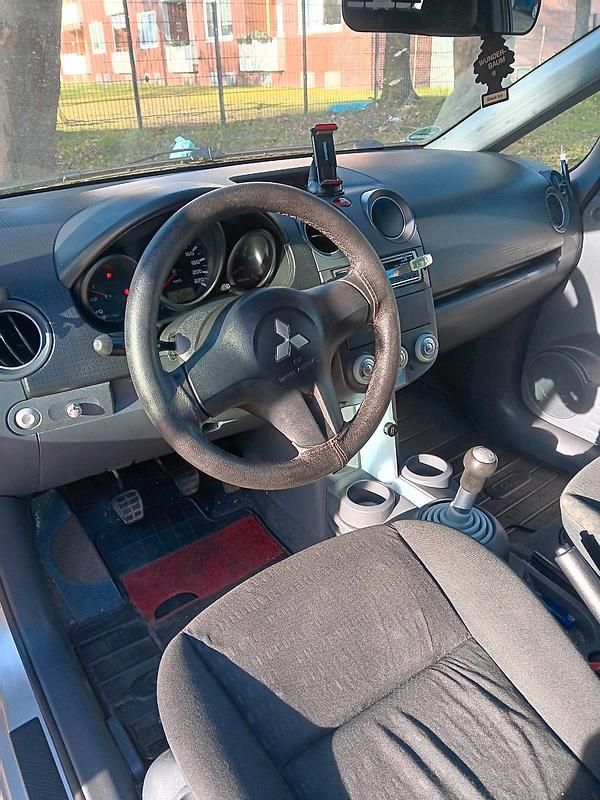 Gebraucht Mitsubishi Colt 95 PS (69 kW) 2005 Grau Kleinwagen