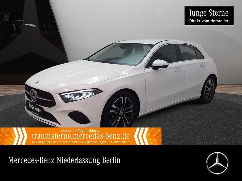 Weiß Gebraucht 2024 Mercedes A200 Advanced Plus Limousine | 29.890 € (Fairer Preis) - Bild 1/3