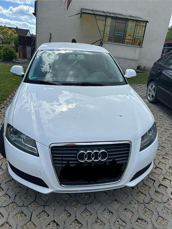 Weiß Gebraucht 2009 Audi A3 Attraction Limousine | 4.150 € (Superpreis) - Bild 1/4
