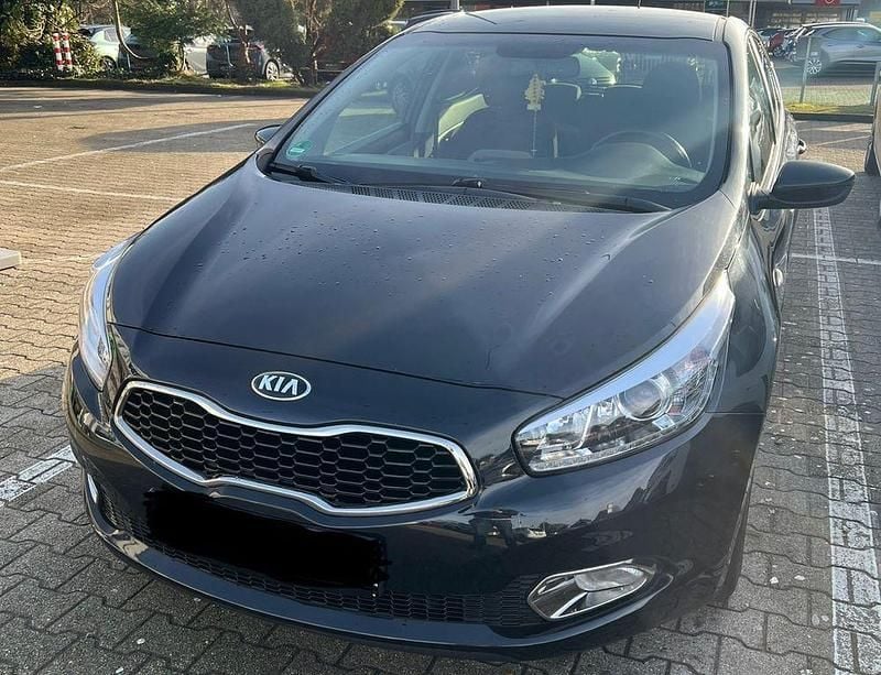 Schwarz Gebraucht 2014 Kia Ceed DREAM-TEAM Edition Kleinwagen | 9.800 € (Fairer Preis) - Bild 1/4