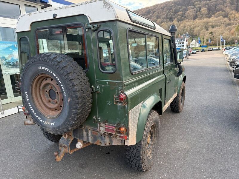 Gebraucht Land Rover Defender 113 PS (83 kW) 1998 Grün SUV
