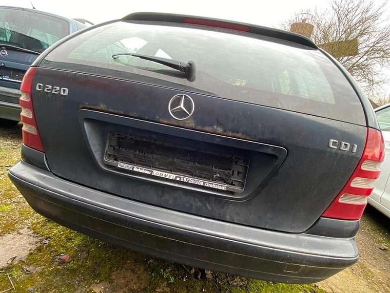 Gebraucht Mercedes C220 143 PS (105 kW) 2002 Smaragdschwarz  metalliclack Kombi