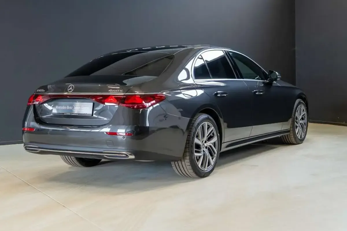 Gebraucht Mercedes E400 Avantgarde 252 PS (185 kW) 2025 Graphitgrau metallic Limousine