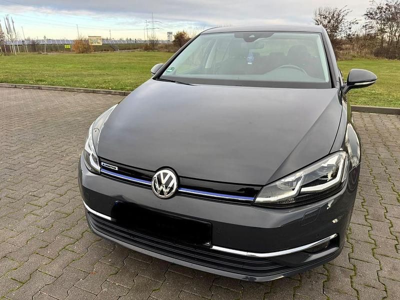 Gebraucht VW Golf VIII Style 131 PS (96 kW) 2020 Grau Limousine