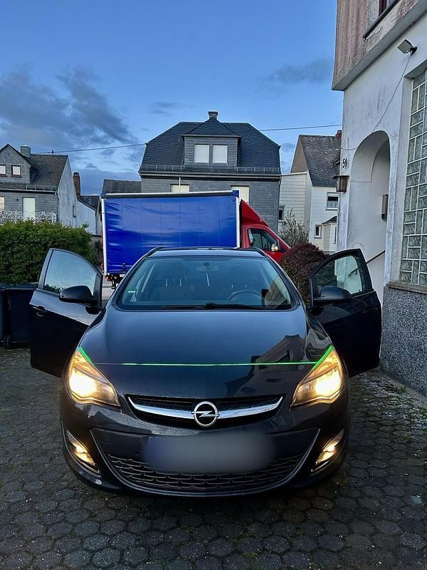 Schwarz Gebraucht 2015 Opel Astra Kombi | 3.000 € (Superpreis) - Bild 1/4