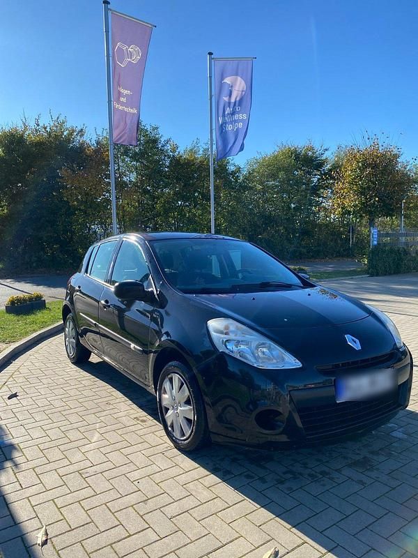 Gebraucht 2011 Renault Clio II Limousine | 1.650 € - Bild 1/4