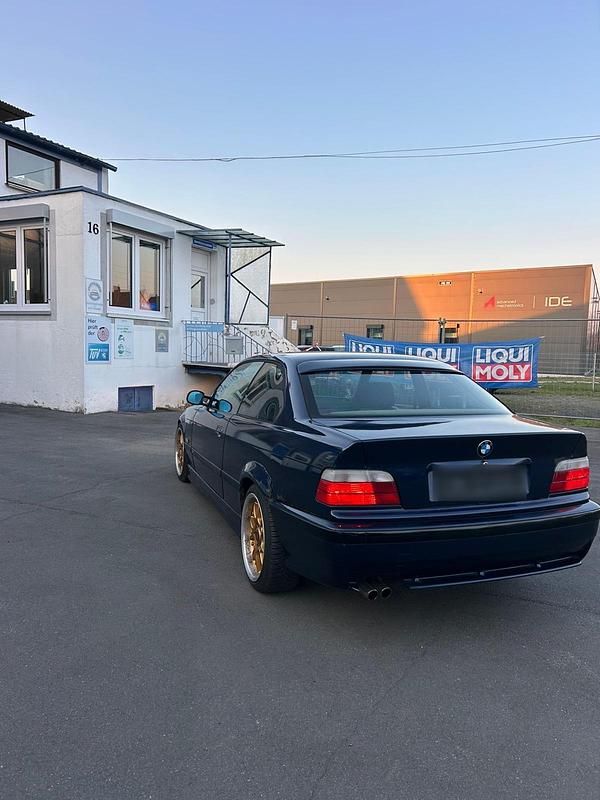 Gebraucht BMW 325 192 PS (141 kW) 1993 Blau Coupé
