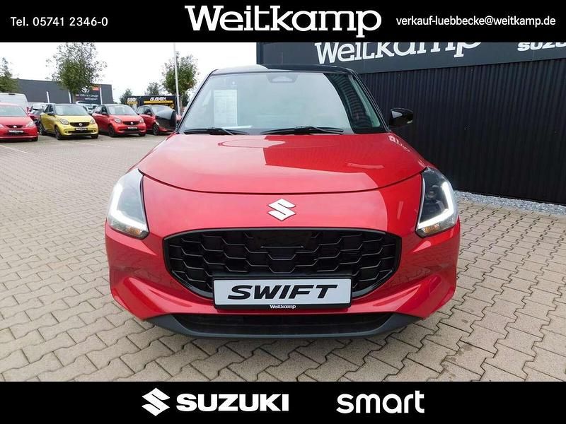 Gebraucht Suzuki Swift Comfort+ 83 PS (61 kW) 2025 Burning red pearl/super black Kleinwagen