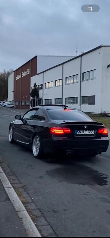 Schwarz Gebraucht 2011 BMW 335 Basis Coupé | 12.900 € - Bild 1/4