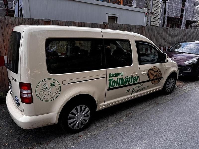 Gelb Gebraucht 2015 VW Caddy Maxi Comfortline Van / Kleinbus | 6.500 € - Bild 1/4