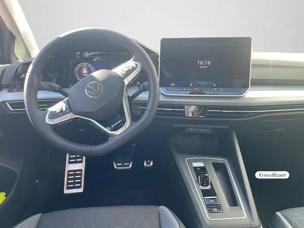 Gebraucht VW Golf VIII 150 PS (110 kW) 2026 Uranograu Limousine