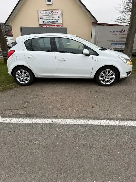 Gebraucht Opel Corsa 69 PS (50 kW) 2010 Weiß Kleinwagen