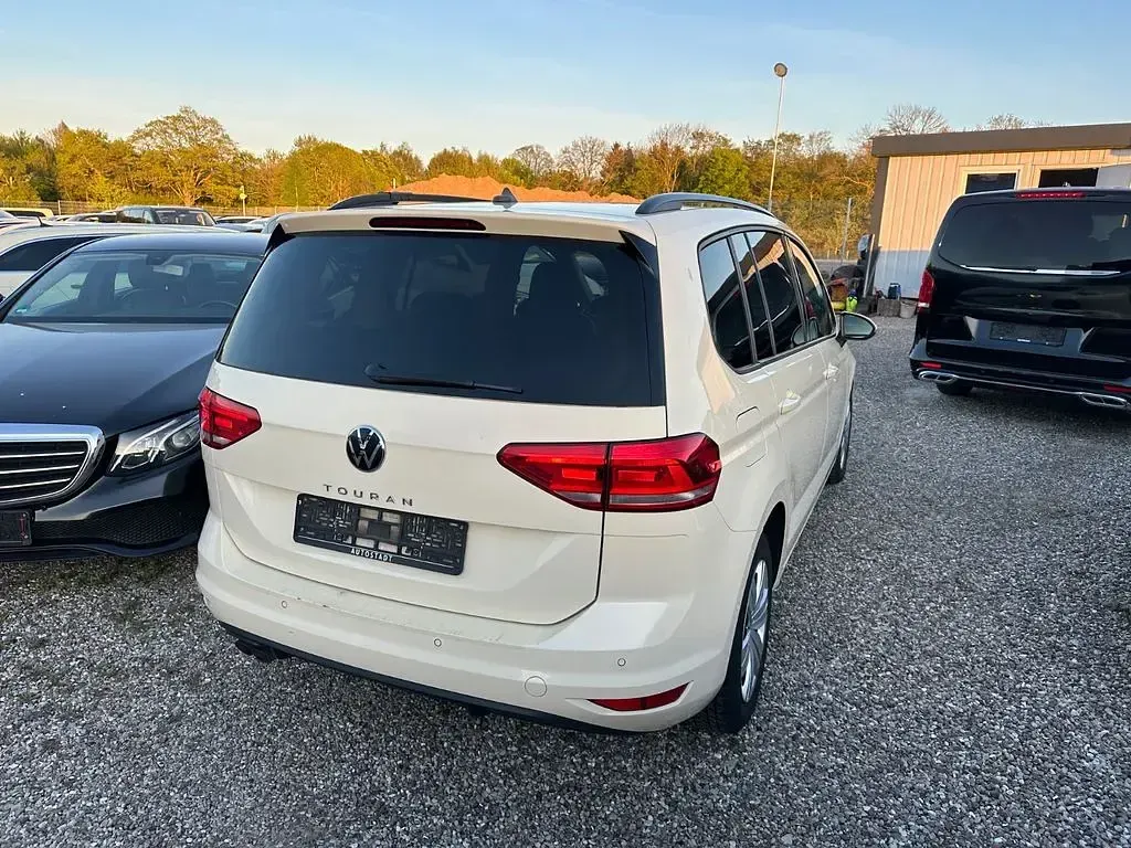 Gebraucht VW Touran Comfortline 150 PS (110 kW) 2023 Beige Van / Kleinbus