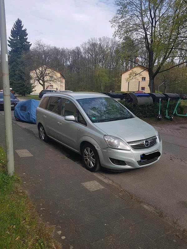 Gebraucht Opel Zafira 110 PS (80 kW) 2009 Silber Van / Kleinbus