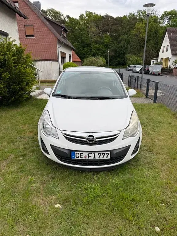 Gebraucht Opel Corsa Edition 95 PS (69 kW) 2011 Weiß Kleinwagen