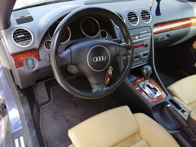 Gebraucht Audi Cabriolet 163 PS (119 kW) 2004 Violet Cabrio