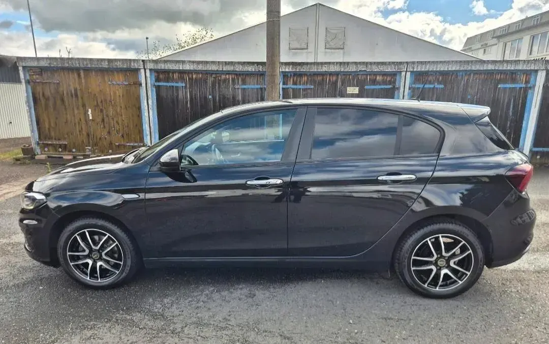 Gebraucht Fiat Tipo 95 PS (69 kW) 2018 Schwarz Kleinwagen
