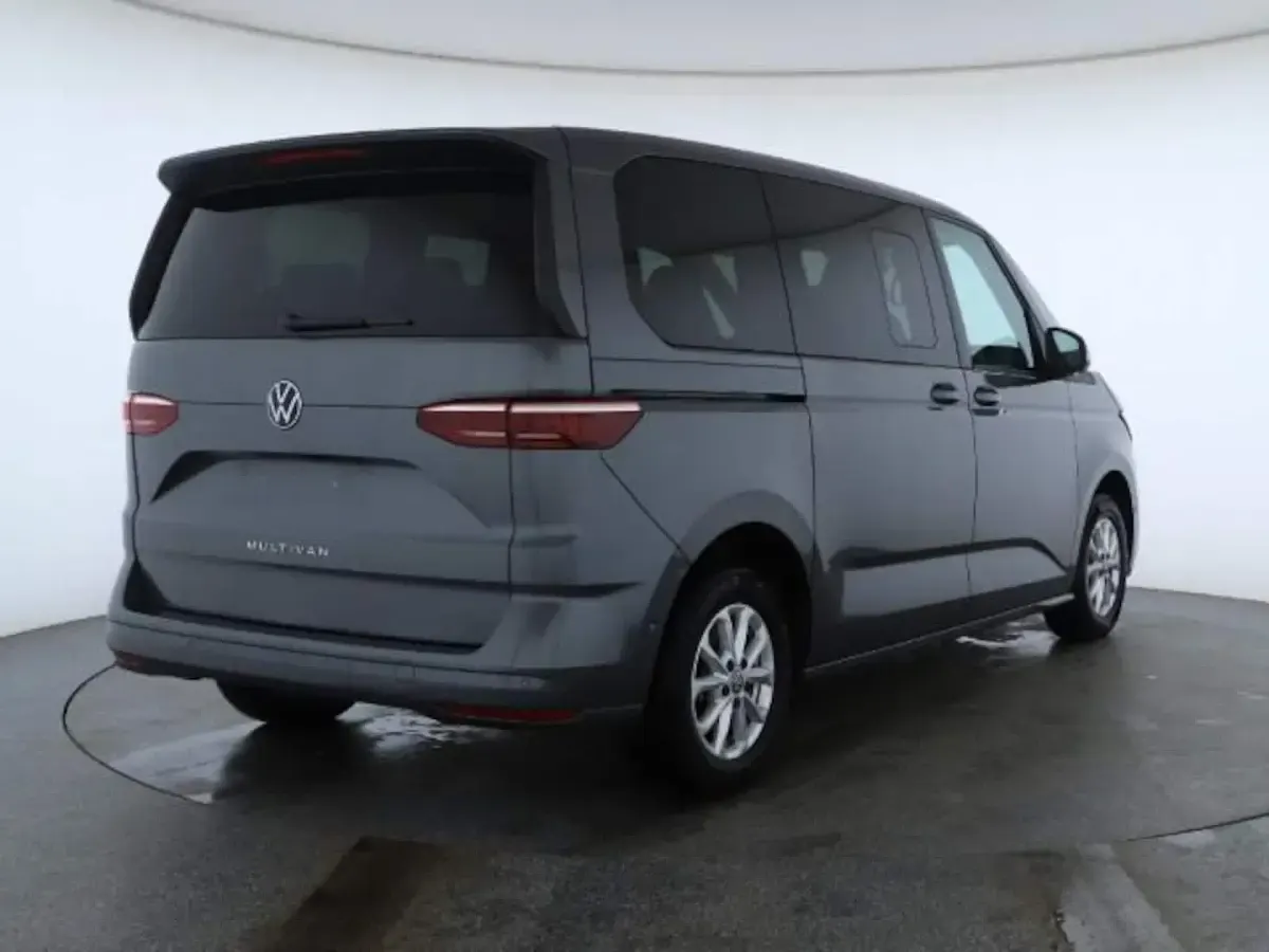 Gebraucht VW Multivan Life 150 PS (110 kW) 2025 Grau Van / Kleinbus
