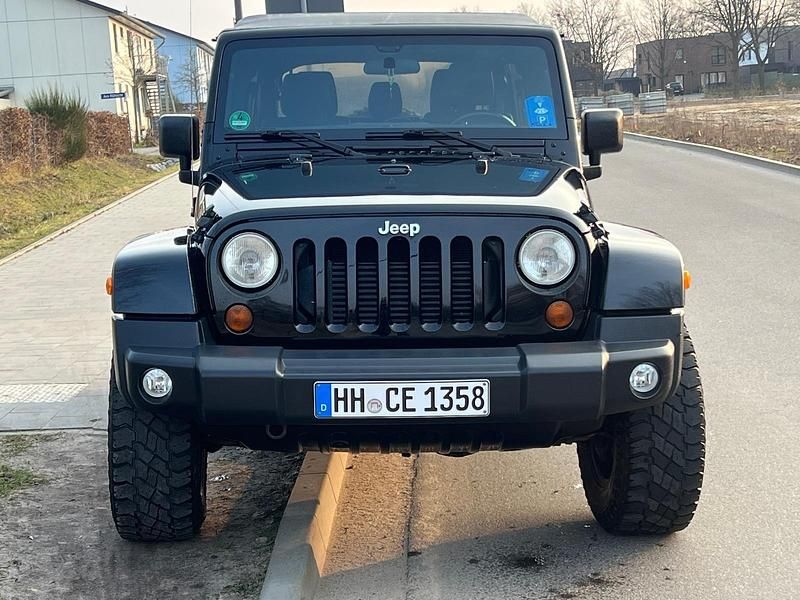 Schwarz Gebraucht 2013 Jeep Wrangler Unlimited SUV | 27.999 € (Fairer Preis) - Bild 1/4